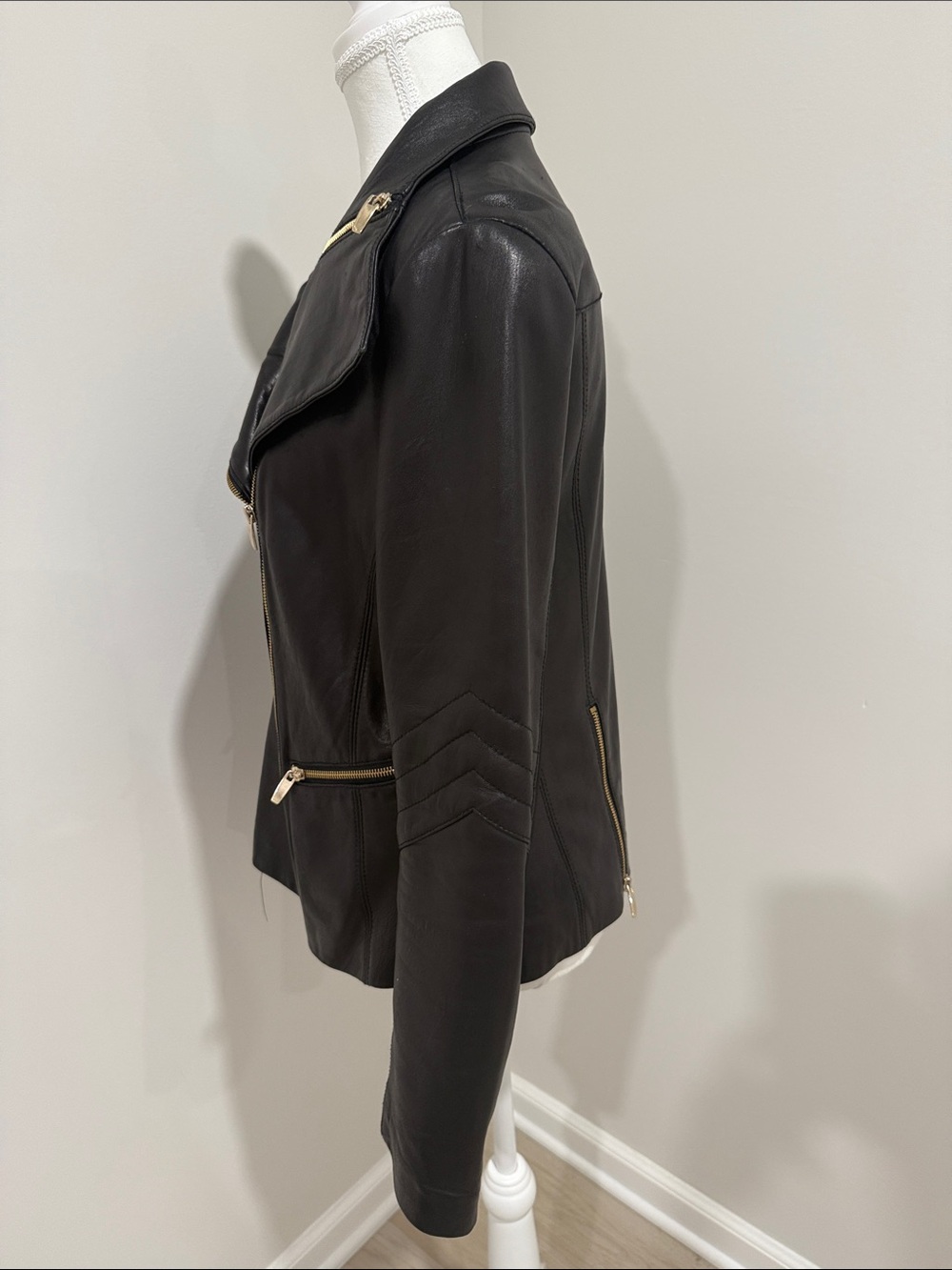 Via Spiga Black Leather Asymmetric Zip Moto Jacket with Gold Hardware Size M - Picture 4 of 7